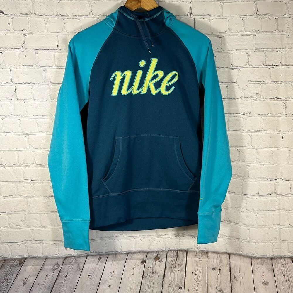 Nike Womens Therma-Fit Hoodie size Medium Sweatshirt Thumb Holes Spellout